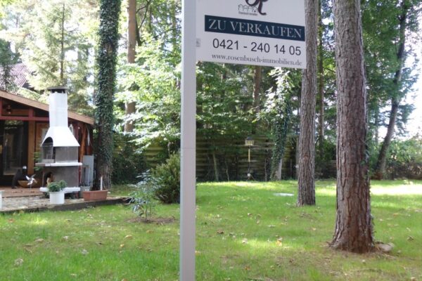 Immobilien Verakufsgalgen auch bekannt als Maklergalgen. Hohe Qualität. Witterungsbeständig.