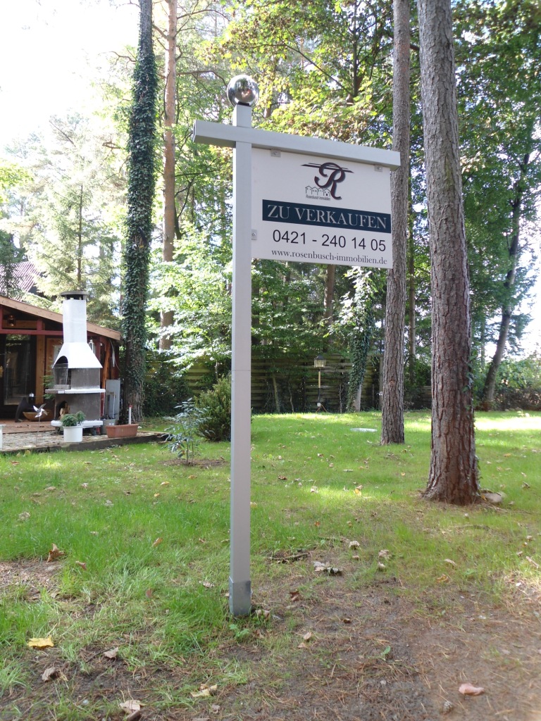 Immobilien Verakufsgalgen auch bekannt als Maklergalgen. Hohe Qualität. Witterungsbeständig.